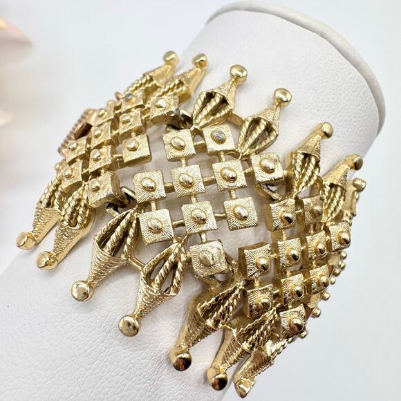 Vintage Coro Pegasus Ornate Optic Gold Tone Panel Link Bracelet MISSING CHAIN - Picture 1 of 15